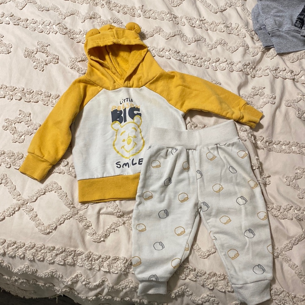 Disney Winnie and the Pooh matching set sweats outfit! Size 6-9 months